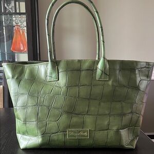 Dooney & Bourke large Green Designer Tote Bag with Wristlet